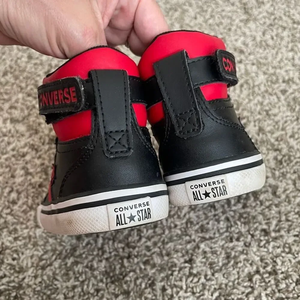 Size 7 / Toddler Boy Converse Sneakers